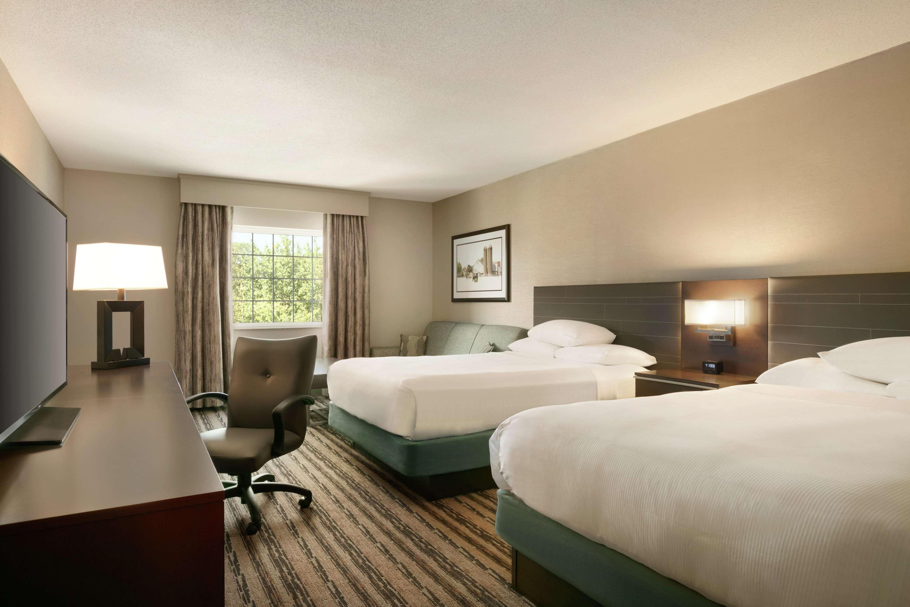 Doubletree Resort By Hilton Lancaster Willow Street Екстериор снимка