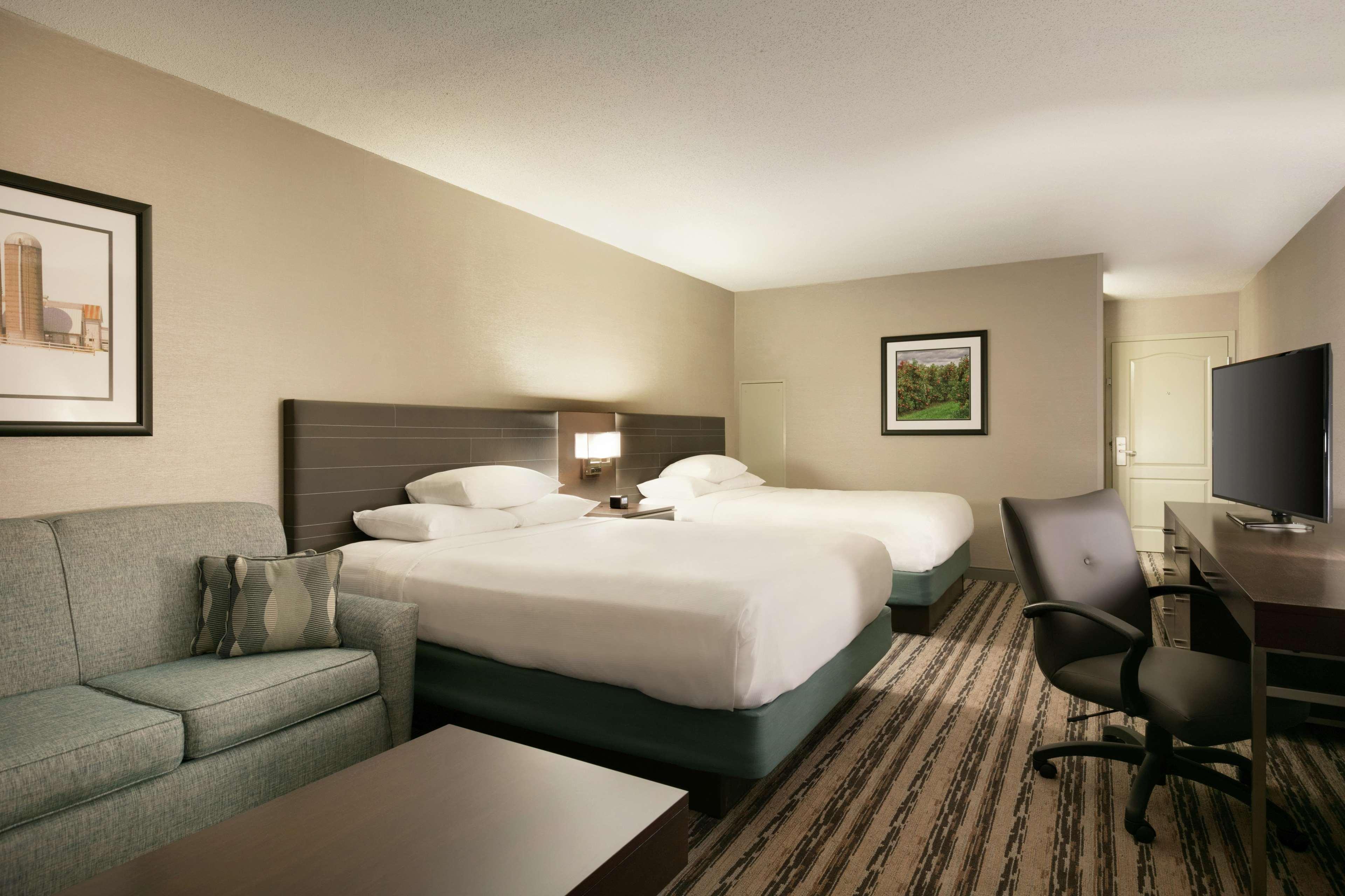 Doubletree Resort By Hilton Lancaster Willow Street Екстериор снимка